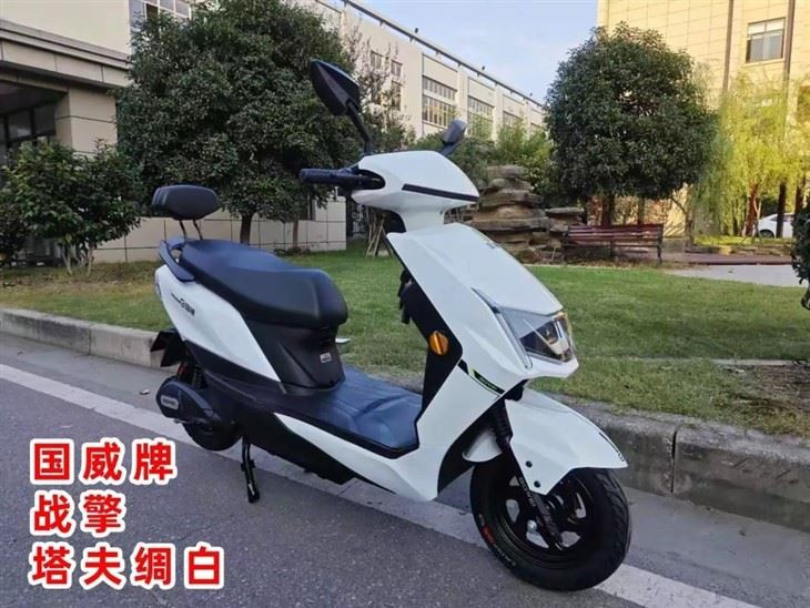 Lightweight Electric Scooter Motorcycle 60v 800w Moved 50km Fast Motorcycle Scooter factory