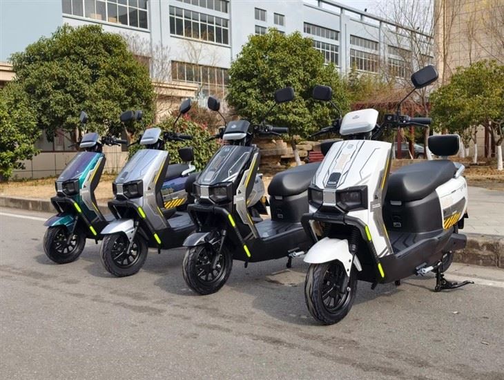 New Design 72V 1000W Rear Double Shock Absorber Disc Break Electric Motorcycle Scooter For Europe price