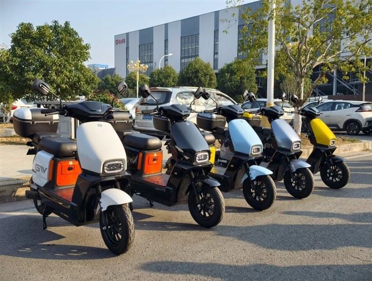 New Design Electric Mobility Scooter Electric Motorcycle With LED Light manufacturers